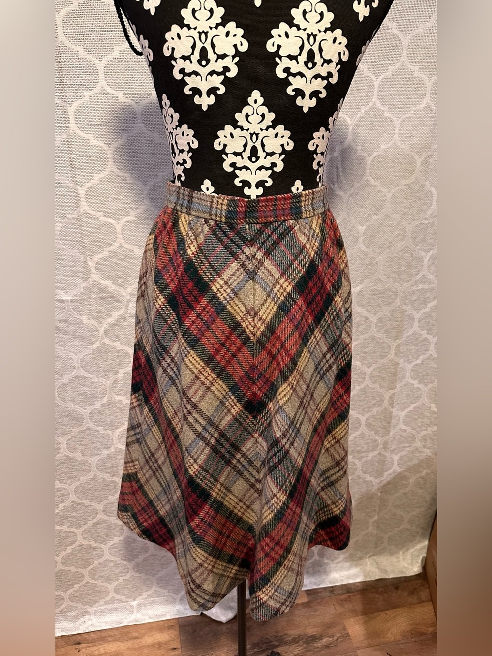 Intuitions by Maurice Antaya Vintage 100% Wool Chevron Plaid A line skirt size 8